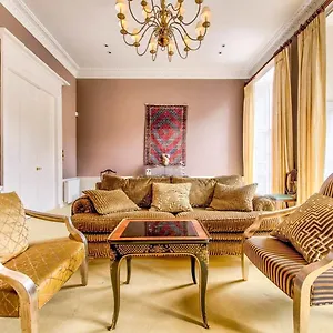 Beautiful Centre Georgian 4 Bed Townhouse With Private Garden Holiday home Edinburgh