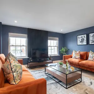 Apartment Elliot Oliver - Luxury Three Bedroom Town Centre With Parking, Cheltenham